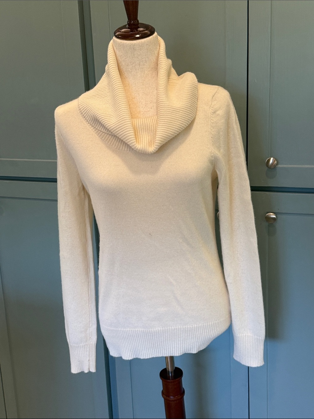 Ralph Lauren off white Cashmere turtle neck Sweater